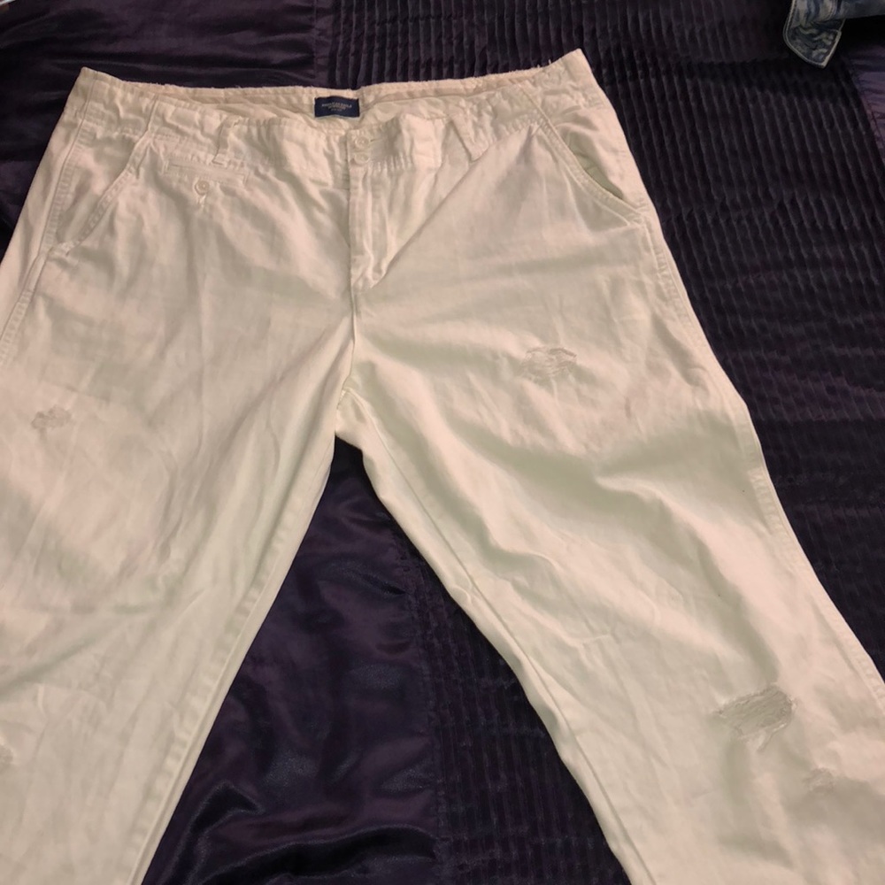 White boyfriend jeans